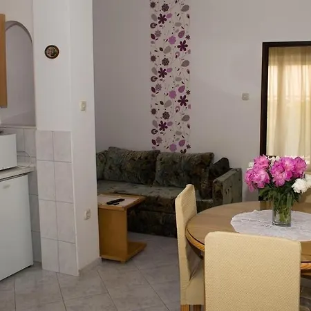 In With Balcony, Air Conditioning, Wifi, Washing Machine Apartment