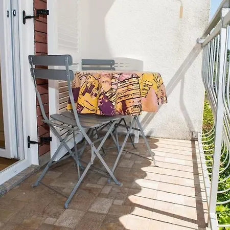 In With Balcony, Air Conditioning, Wifi, Washing Machine Apartment *