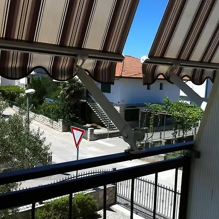 In With Balcony, Air Conditioning, Wifi, Washing Machine