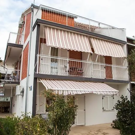 In With Balcony, Air Conditioning, Wifi, Washing Machine Apartment