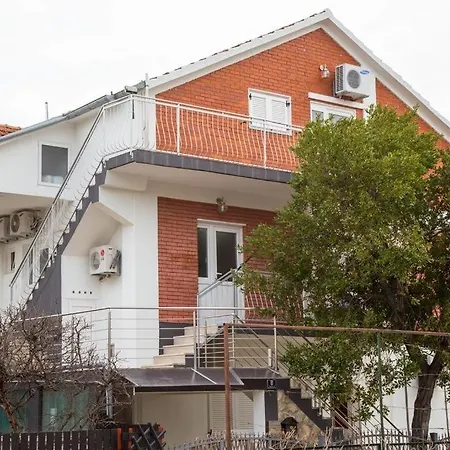 In With Balcony, Air Conditioning, Wifi, Washing Machine *