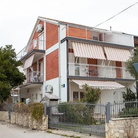 In With Balcony, Air Conditioning, Wifi, Washing Machine