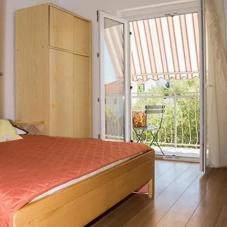 In With Balcony, Air Conditioning, Wifi, Washing Machine