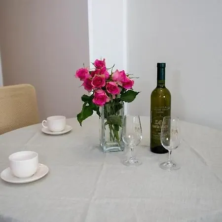 Apartment In With Balcony, Air Conditioning, Wifi, Washing Machine