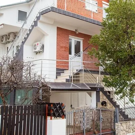 In With Balcony, Air Conditioning, Wifi, Washing Machine Vodice