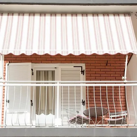 In With Balcony, Air Conditioning, Wifi, Washing Machine