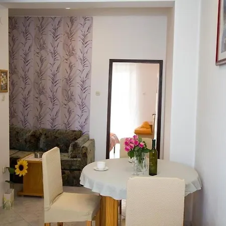 Apartment In With Balcony, Air Conditioning, Wifi, Washing Machine *