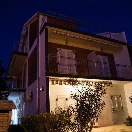 Apartment In With Balcony, Air Conditioning, Wifi, Washing Machine Vodice